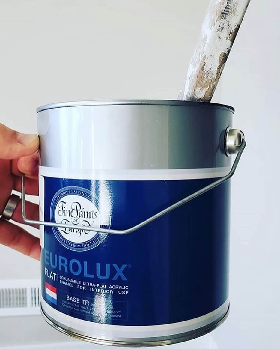 high gloss paint in interior room